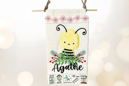 Cadeau naissance fanion abeille brodée