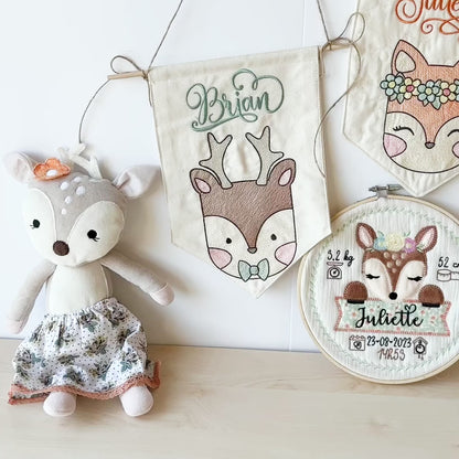 Cadre naissance tambourin bébé brodé et personnalisé motif au choix